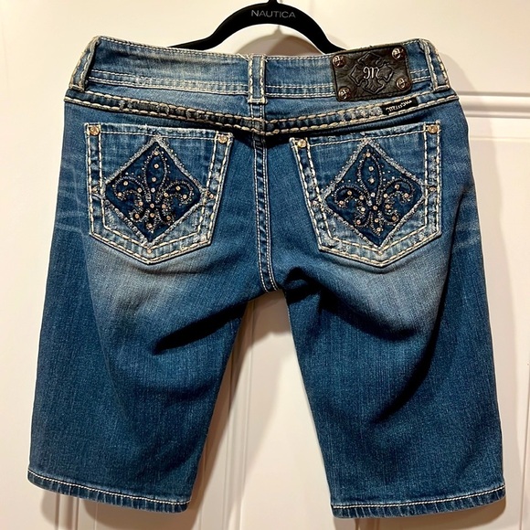 Miss me  shorts size 28 length 19”waistline 30”inseam12” Rise 9” All sales final - Picture 1 of 7